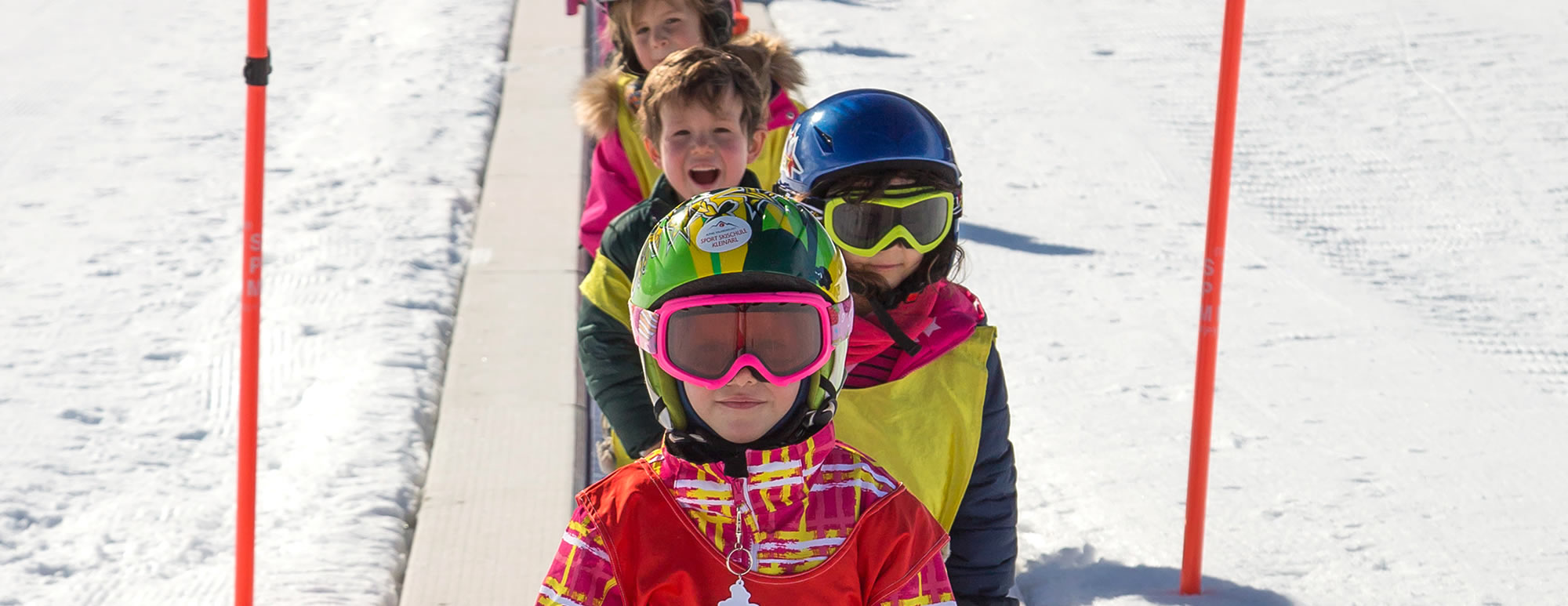 Gemeinsam tanzen und Spaß haben im Club Pingo ab 3 Jahren in der Kinderskischule in Kleinarl, Ski amadé, Österreich