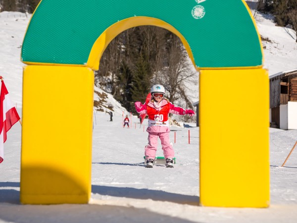 Tunnelfahrt - spielerisch das Skifahren erlernen
