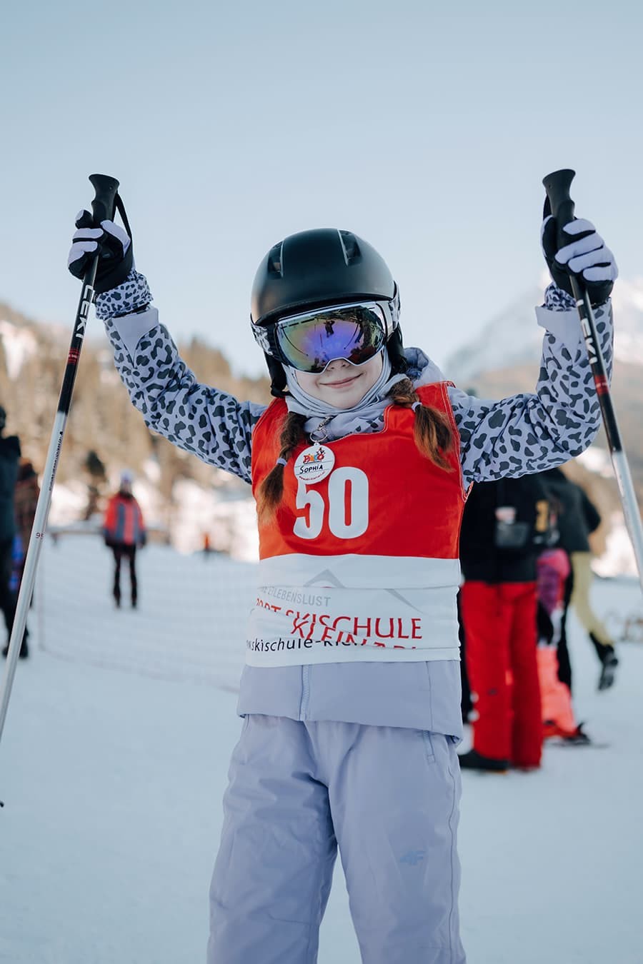 Kinder lernen Skifahren in Pingos Kinderskischule in Kleinarl